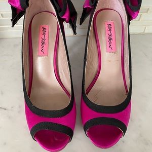 Betsey Johnson Fuchsia Satin Heels